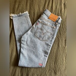 NWOT Levi’s Wedgie Icon Fit Straight Jeans Waist 25 Length 27 Women’s